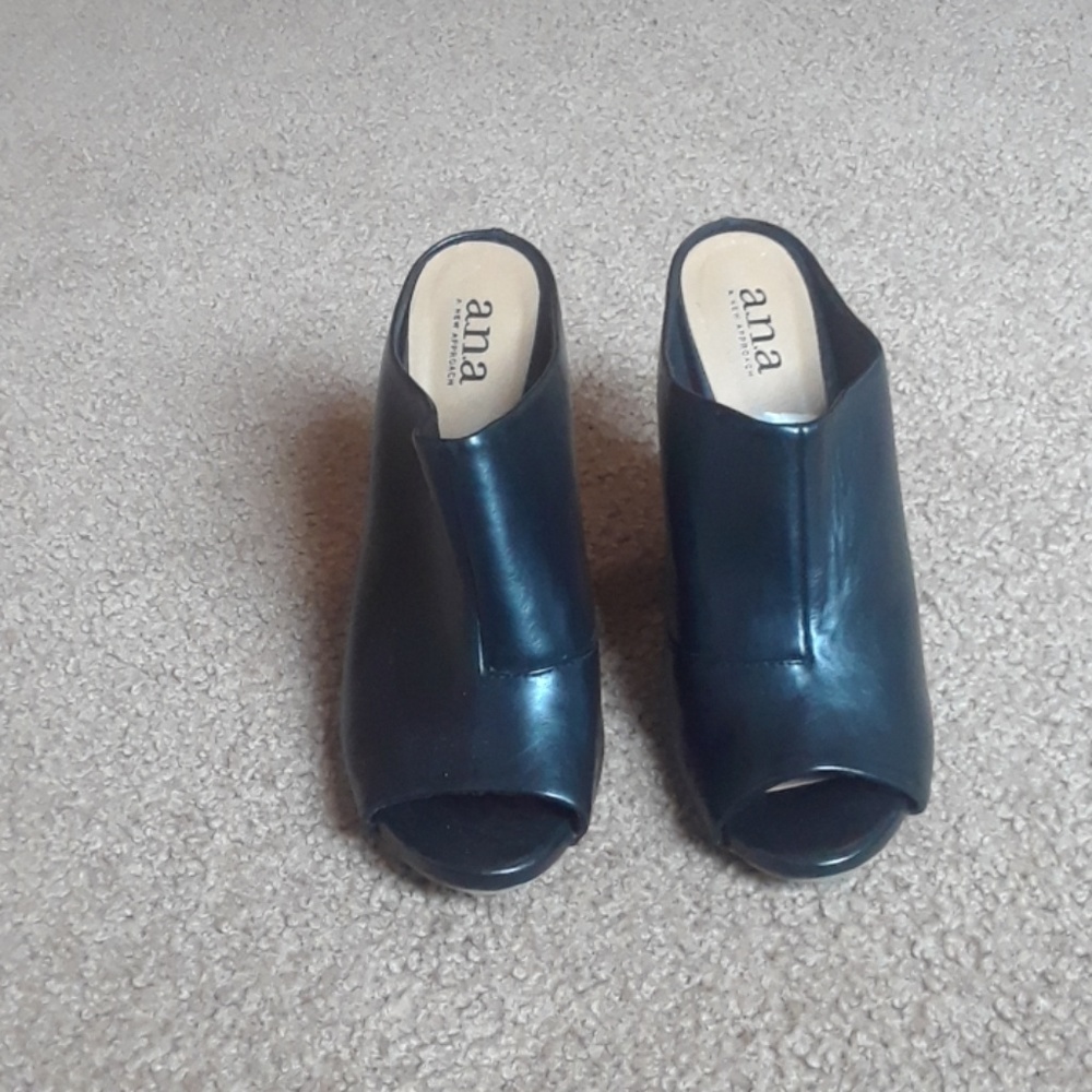 heels - Picture 2 of 2